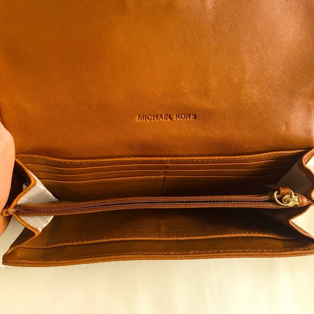 Michael Kors Wallet - Picture 2 of 3